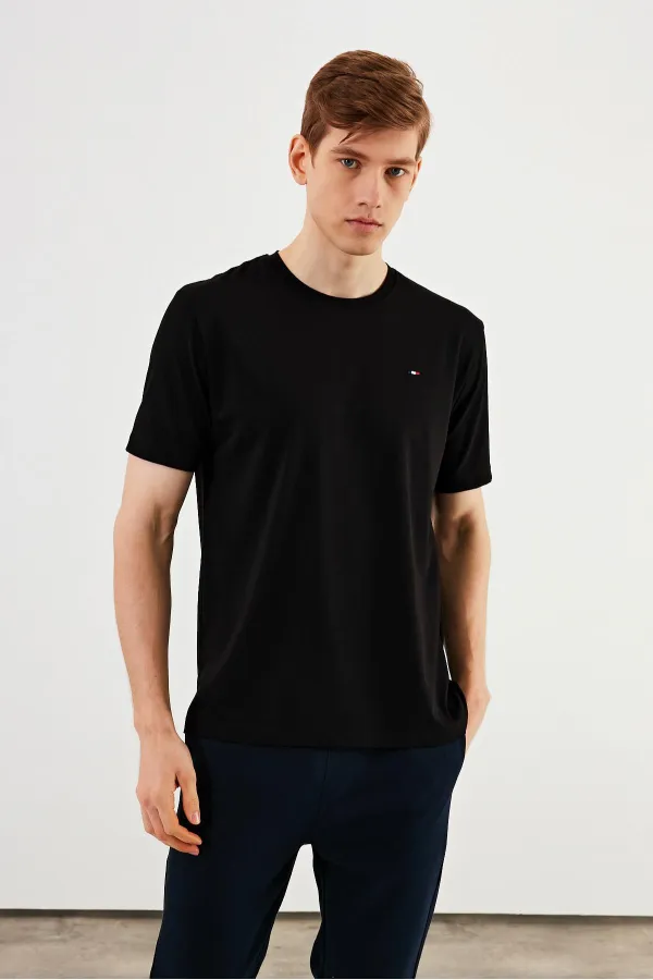 Erkek Bisiklet Yaka T-shirt %100 Pamuk Nakış Detaylı Basic Siyah Tişört MTLCE89