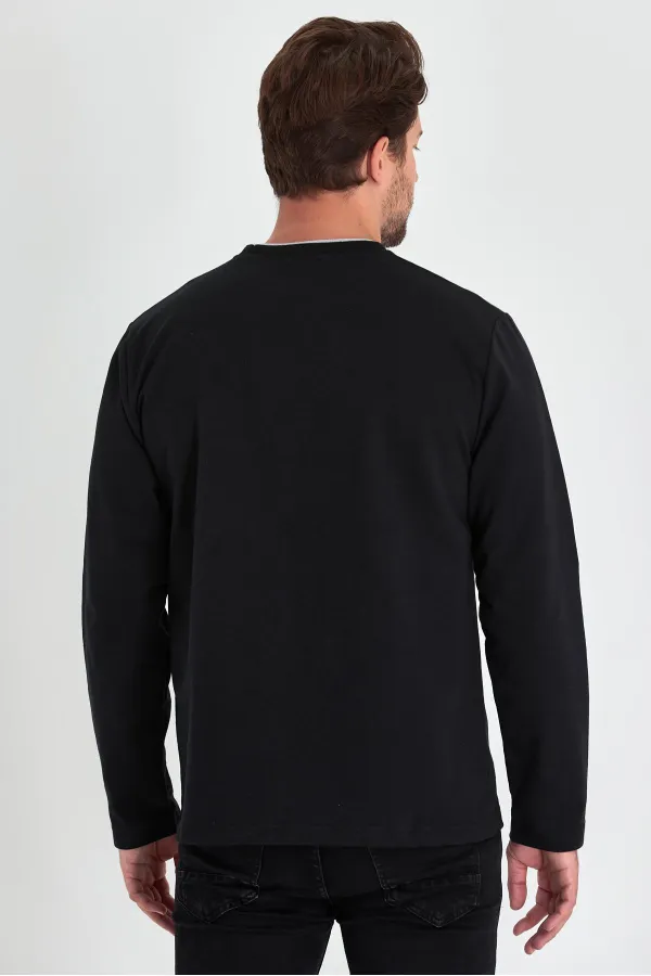 Sweat-shirt noir à col rond double pour homme, coupe décontractée standard, orné d'un imprimé.