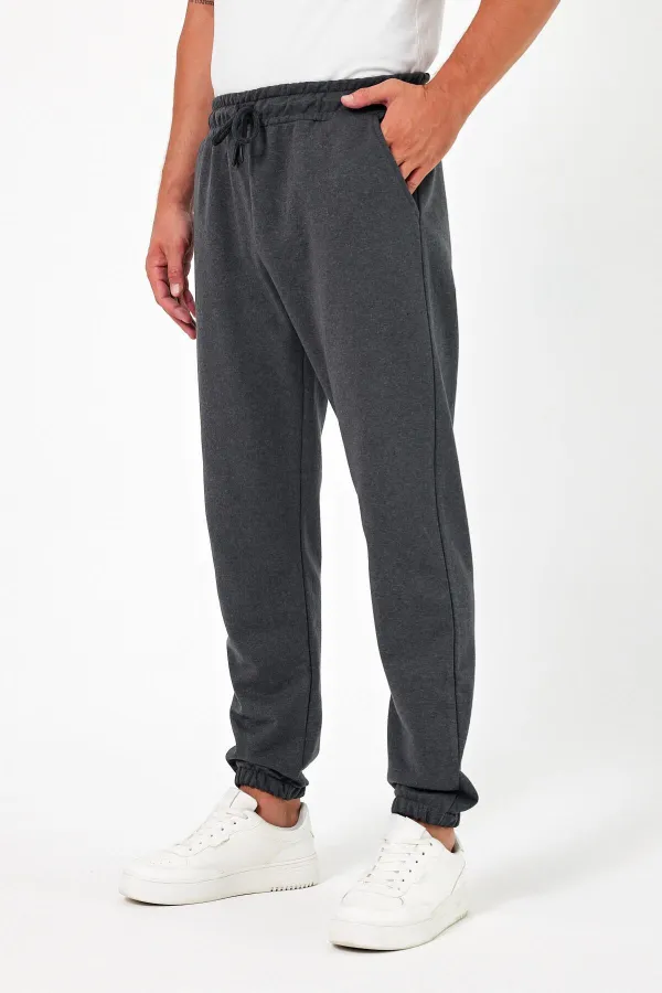 Lot de 3 pantalons de jogging épais pour homme (noir, marine et anthracite), avec poches arrière, chevilles élastiques, coupe classique, sans armature.