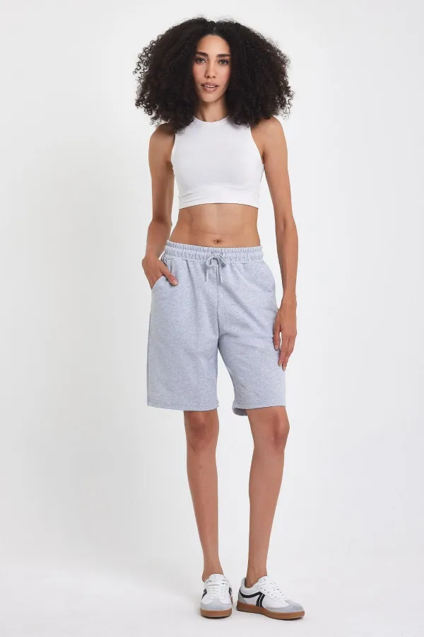Kadın Rahat Kesim Beli Lastikli Mevsimlik Yumuşak Kumaş Cepli Gri Uzun Bermuda Şort MTLCB91-Gri