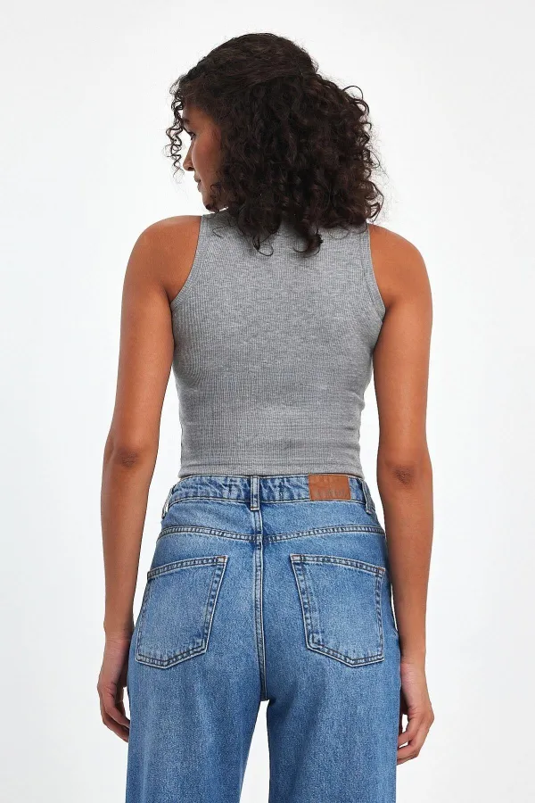 Kadın Gri Fitilli Görünümlü Askılı Kalın Esnek Örme Basic Crop Atlet