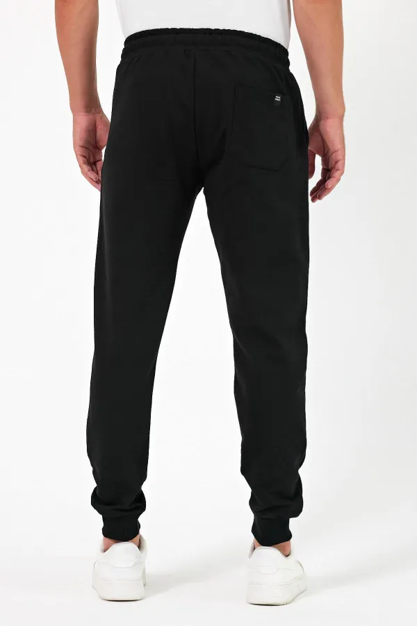 Lot de 3 pantalons de jogging épais pour homme (noir, marine et anthracite), avec poches arrière, chevilles élastiques, coupe classique, sans armature.