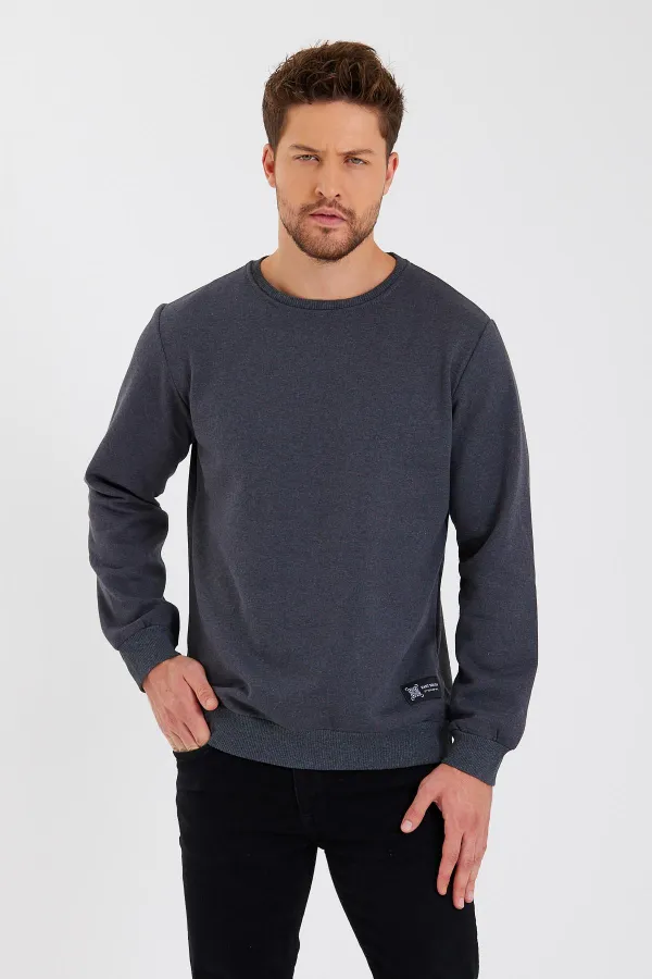 Sweat-shirt à col rond pour homme, avec étiquette détaillée et doublure en coton.