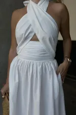 Robe de créateur blanc cassé à col halter