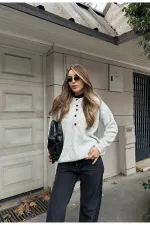 Gri Düğmeli Bisiklet Yaka Triko Kazak - 2464