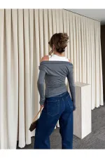 Gri Beyaz Atletli Kayık Yaka Bluz - 0780