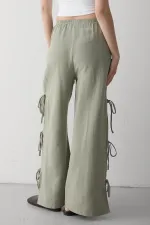 Pantalon kaki 100 % coton avec fente latérale et détail de ceinture