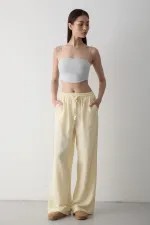 Pantalon jaune à jambes larges et taille élastiquée