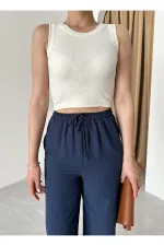 Pantalon bleu marine en coton et lin avec taille élastiquée