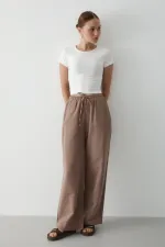 Pantalon en coton et lin couleur vison avec taille élastiquée
