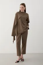 Ensemble chemisier et pantalon en vison avec châle intégré - 8752