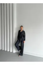Ensemble kimono anthracite avec détail au col et lien à nouer