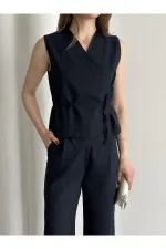Ensemble gilet et pantalon bleu marine croisé
