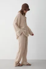 Ensemble chemise et pantalon texturé couleur pierre