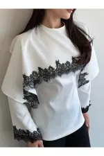 Beyaz Dantel İşlemeli Pelerin Saten Bluz - 1401