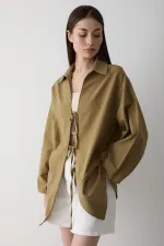 Blouse kimono vert olive avec détails en dentelle