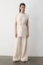 Ensemble deux pièces avec détails d'accessoires en pierre