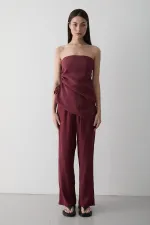 Ensemble chemisier et pantalon bordeaux sans bretelles à fronces latérales
