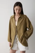 Blouse kimono vert olive avec détails en dentelle