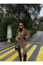 Karamel Oversize Düşük Omuz Kısa Trenç - 9580