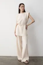 Ensemble deux pièces avec détails d'accessoires en pierre