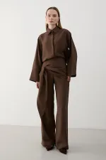 Ensemble pantalon et chemise marron avec détail à la taille - 8862