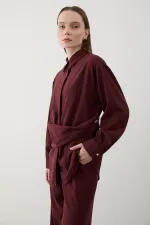 Ensemble chemise et pantalon bordeaux à boutons et accessoires dorés - 8856