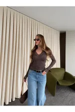 Chemisier marron en cachemire texturé à col en V avec détails en dentelle - 1727