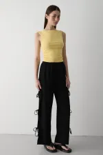 Pantalon noir 100 % coton avec fente latérale et détail de ceinture à nouer