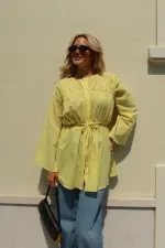 Chemise en voile de lin jaune avec détail à la taille