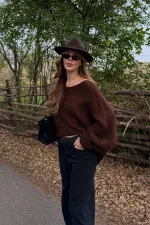 Kahverengi Kayık Yaka Kazak - 4338