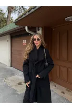 Veste noire à boutons dorés et châle - 9721