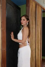 Ensemble chemisier et jupe en mousseline blanche à paillettes