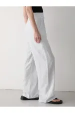 Pantalon blanc à jambes larges avec fermeture velcro