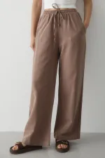 Pantalon en coton et lin couleur vison avec taille élastiquée