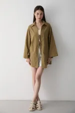 Blouse kimono vert olive avec détails en dentelle