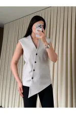 Gilet boutonné à croix vénitienne en pierre