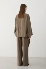 Ensemble chemisier et pantalon en vison avec châle intégré - 8752