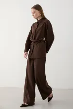 Ensemble chemise et pantalon marron avec boutons décoratifs dorés - 8856