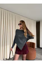 Pull asymétrique anthracite à col bateau - 251193