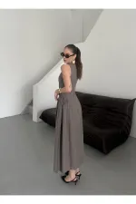 Robe en vison à encolure en V et détails à la taille