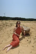 Ensemble chemisier et jupe en mousseline à sequins couleur carrelage