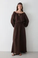 Robe en mousseline marron avec détail de nœud - 2004