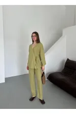 Ensemble kimono en lin kaki à nouer sur le côté, orné de détails