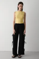 Pantalon noir 100 % coton avec fente latérale et détail de ceinture à nouer