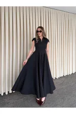 Robe noire courte à col en V - 242480