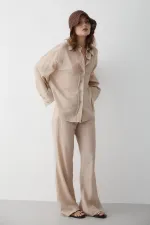 Ensemble chemise et pantalon texturé couleur pierre