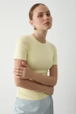 Corps jaune uni - 251113