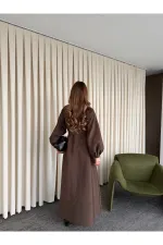 Robe marron avec nœud décoratif au col - 2001