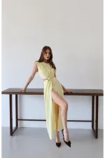 Sarı Önden Tokalı Yan Dekolteli Elbise